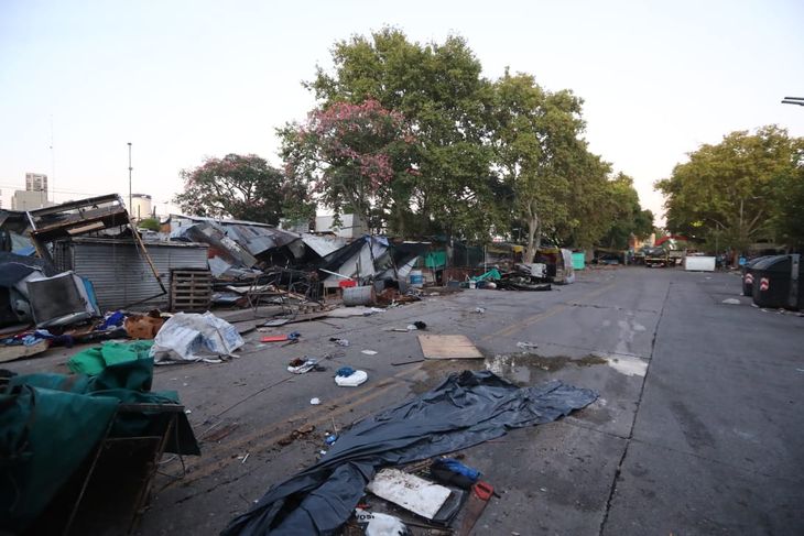 En el operativo de desalojo los camiones de basura debieron realizar 130 viajes. En el operativo de desalojo los camiones de basura debieron realizar 130 viajes.