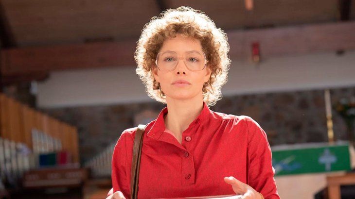 La trama, basada en hechos reales, sigue a una ama de casa envuelta en un caso violento.