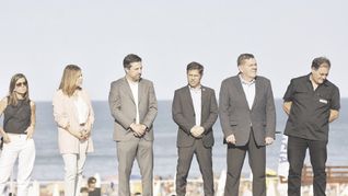 Presentación. El gobernador Axel Kicillof lanzó en Mar del Plata la quinta edición del Operativo de Sol a Sol junto a funcionarios bonaerenses y al intendente de General Pueyrredón, el cambiemita Guillermo Montenegro.