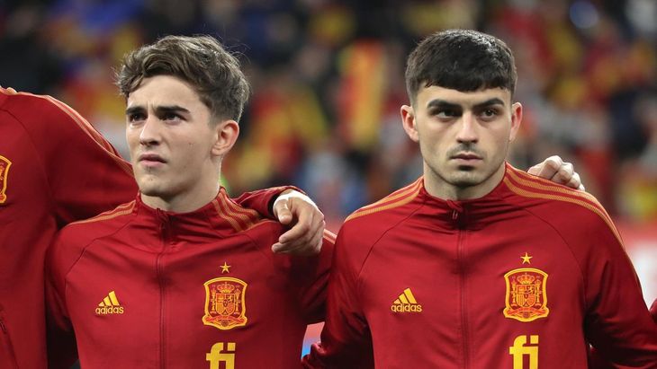 La selección española apuesta por el talento y la dinámica de Gavi y Pedri en la mitad de la cancha. La selección española apuesta por el talento y la dinámica de Gavi y Pedri en la mitad de la cancha.