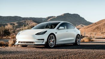 Alertan que lograron hackear autos Tesla y advierten que podrían tomar el control del vehículo