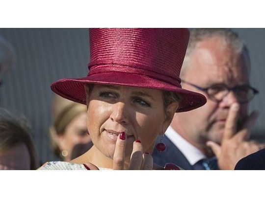 Caída y preocupación para la reina Máxima: deberá hacer reposo