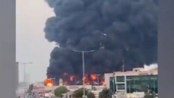 El incendio en un mercado popular en Ajman, Emiratos &Aacute;rabes, caus&oacute; estupor un d&iacute;a despu&eacute;s de la tragedia en L&iacute;bano.