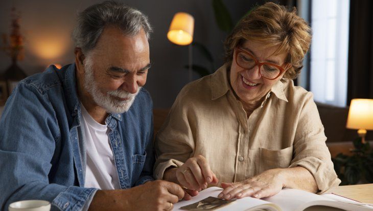 De esta manera, los jubilados y pensionados pueden acceder a actividades gratuitas para aprender, reunirse y entretenerse.
