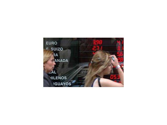 El dólar subió tres centavos en el mes y quedó a $ 3,76