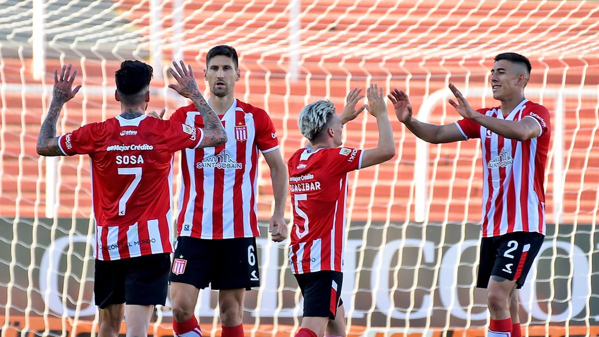 Estudiantes took the undefeated title from Godoy Cruz, leader of Zone B