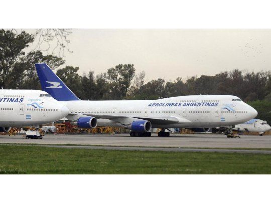 Gobierno ratificó que analiza aumentar los impuestos a quienes viajen al exterior