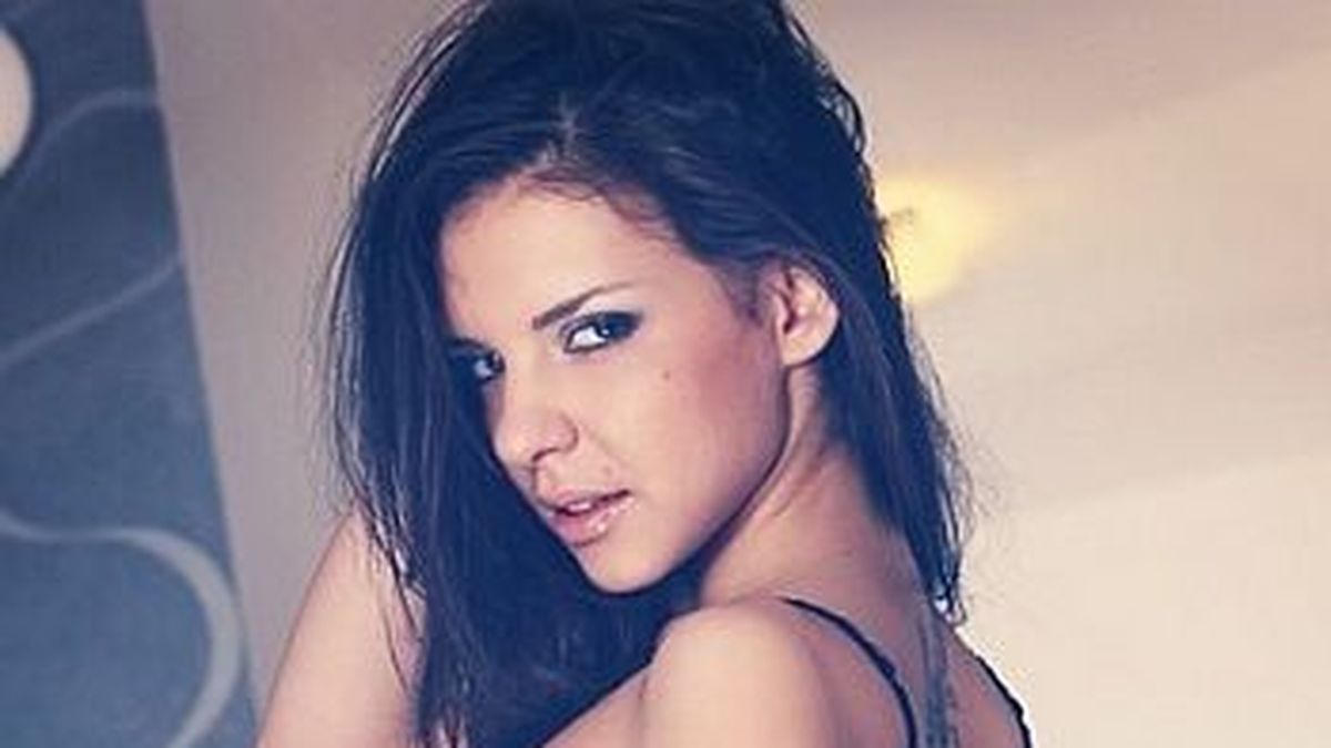 Actriz porno incentiva a delantero con una maratón de sexo