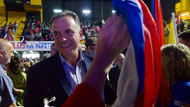 Yamandú Orsi se perfila como el candidato del Frente Amplio por la presidencia de Uruguay.