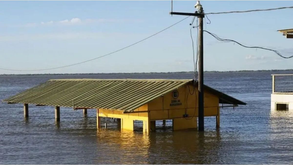 Inundaciones en el Litoral: Corrientes registra más de 400 evacuados por una crecida del río Paraná