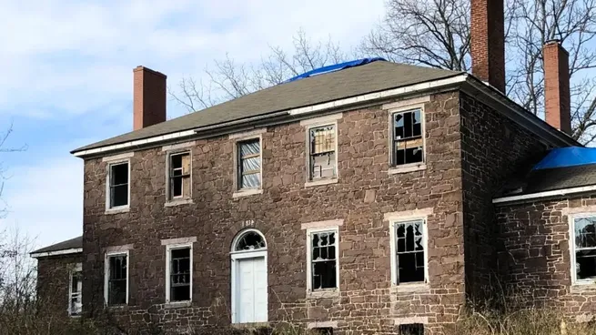 La Mansión Hood está a disposición de quien pueda hacerse cargo de su traslado.