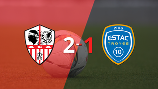 ajaccio ac consiguio una victoria en casa por 2 a 1 ante troyes
