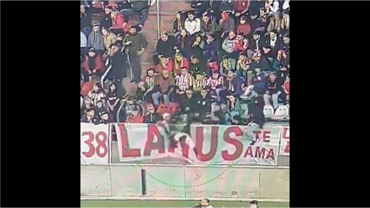 An Estudiantes fan was arrested for hitting another and throwing him into the stadium pit