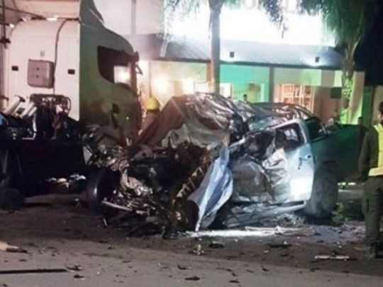 Todos los pasajeros que viajaban en la camioneta fallecieron.