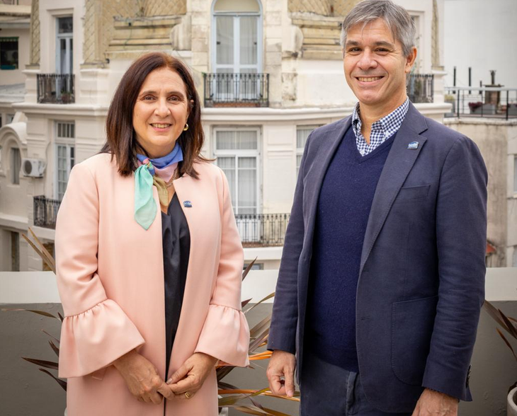 Alejandra Ferraro, presidenta del 29° Encuentro Anual de ACDE, y Víctor Valle, titular de ACDE. Alejandra Ferraro, presidenta del 29° Encuentro Anual de ACDE, y Víctor Valle, titular de ACDE.