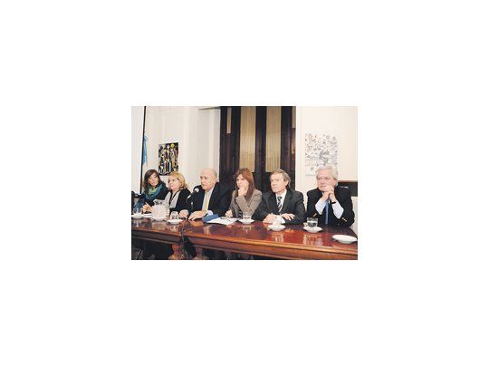 En la presentación del índice de inflación estuvieron los diputados Paula Bertol (PRO), Silvana Giudici (UCR), Ricardo Gil Lavedra (UCR), Patricia Bullrich (Coalición Cívica), Gustavo Ferrari (Peronismo Federal) y Federico Pinedo (PRO).