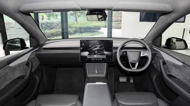 El Model Y L Premium amplía la familia del SUV eléctrico de Tesla con una configuración de seis plazas y mayor espacio interior