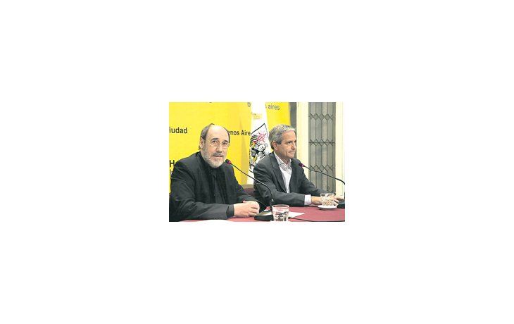 Pedro Pablo García Caffi, director del teatro Colón, y el Secretario de Recursos Humanos, Andrés Ibarra, durante la reunión de prensa en la que se anunció el acuerdo con el gremio Sutecba.