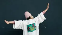 Decile chau a las remeras oversize con esta nueva prenda de moda.