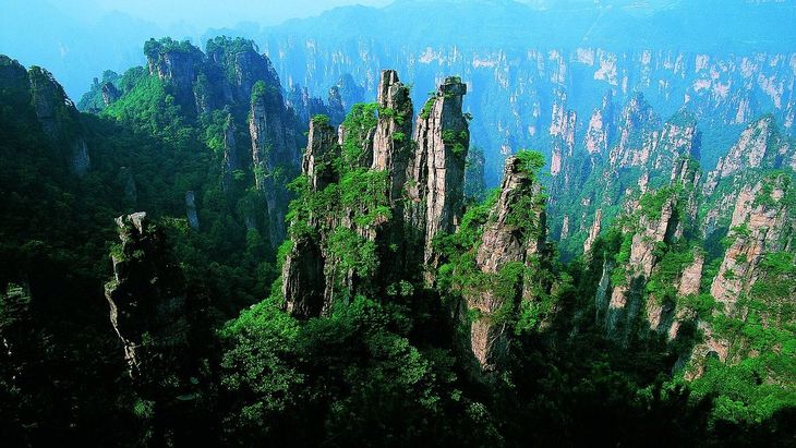 Las montañas Zhangjiajie son conocidas por la película Avatar. Las montañas Zhangjiajie son conocidas por la película Avatar.