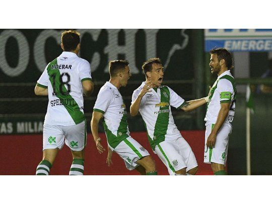 Banfield mostró mucho poder de fuego, pero festejó con lo justo