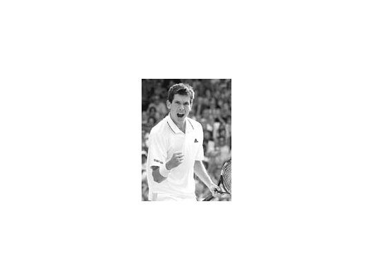 Henman gana y sueña con título