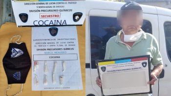 Al momento de la captura llevaba ocho dosis de cocaína guardadas en un bolsillo interno del tapabocas
