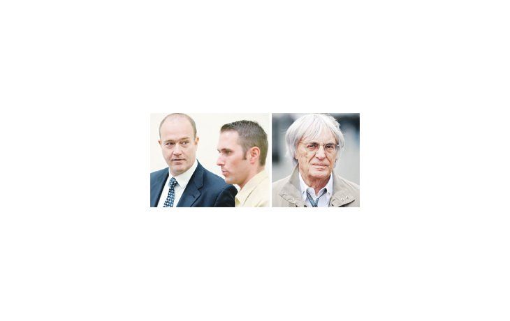 El exbanquero condenado, Gerhard Gribkowsky, acompañado por un oficial de Justicia ayer en Múnich. Confesó que recibió el soborno de Bernie Ecclestone para que la pena no superara 10 años.