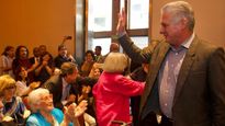 en pleno revuelo opositor, diaz-canel se reunio con artistas, intelectuales y empresarios argentinos