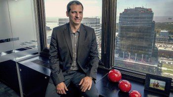 El cordobés Daniel Scarafia, director general de Hitachi Vantara para América Latina, aseguró que hoy en las empresas de América Latina las dos puntos que no dejan dormir a los gerentes generales son los costos y seguridad en tecnología.