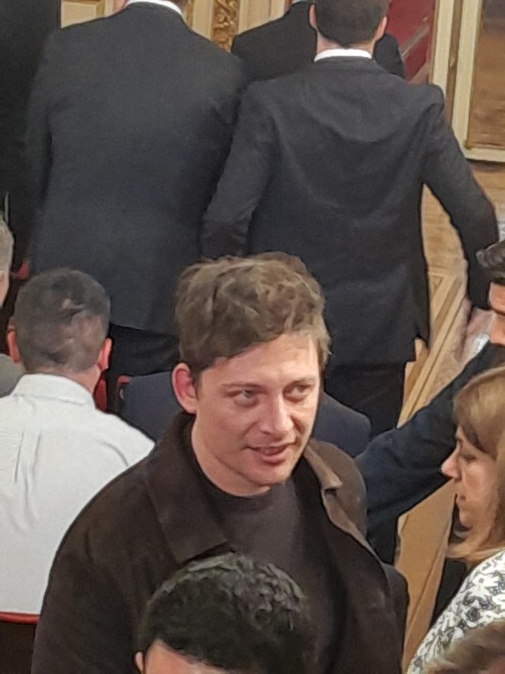 A el asesor estrella Santiago Caputo se lo nota con un perfil bajísimo. Estuvo en la asunción de Santilli, pero huyó a las cámaras. A el asesor estrella Santiago Caputo se lo nota con un perfil bajísimo. Estuvo en la asunción de Santilli, pero huyó a las cámaras.