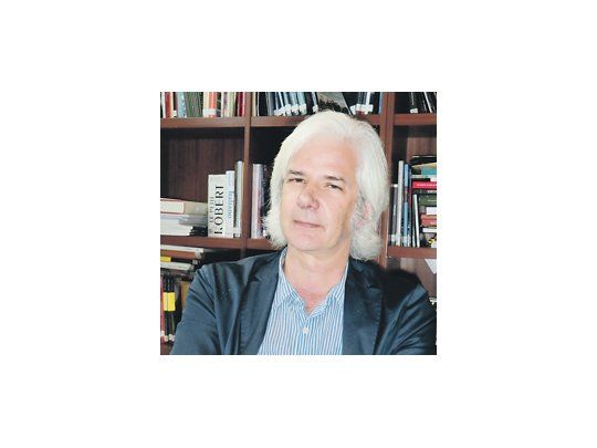 El creador de la editorial Siruela explica que su trilogía nació de «una idea un poco borgiana de escribir una historia de los sueños (...) Lo que he querido es incluir el sueño en la cultura».