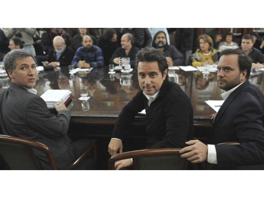 Los gremios rechazaron el ofrecimiento del 16,7% propuesto por las autoridades y anticiparon que de mejorar la oferta convocarán al paro. Sindicatos reclaman una suba del 30% más cláusula gatillo.