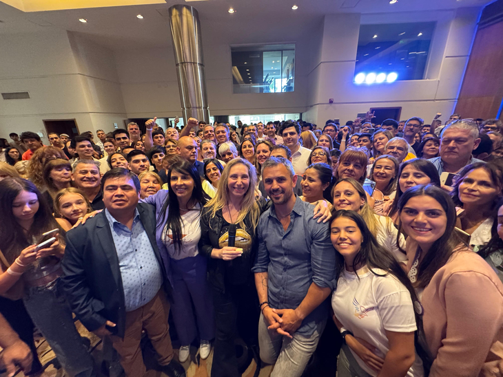 Karina Milei y Martín Menem en Río Negro presentado el partido LLA. A la izquierda de Karina, se encuentra la diputada libertaria por la provincia, Lorena Villaverde. Karina Milei y Martín Menem en Río Negro presentado el partido LLA. A la izquierda de Karina, se encuentra la diputada libertaria por la provincia, Lorena Villaverde.