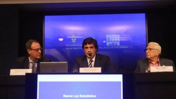 El ministro de Hacienda, Hernán Lacunza, junto al secretario de Política Económica, Sebastián Katz, y el Director del INDEC, Jorge Todesca.