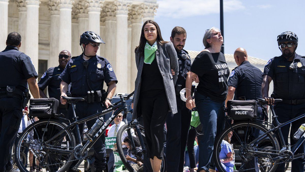 Escándalo en EEUU: detienen a congresistas que protestaban por el derecho al aborto