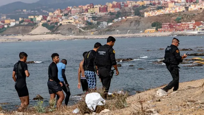 Ceuta volvió a quedar en el centro de la crisis migratoria tras una nueva ola de ingresos desde Marruecos, mientras España reforzó la seguridad en la frontera.