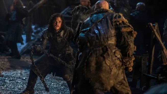 Joseph Gatt junto a Kit Harington en una escena de Game of Thrones.