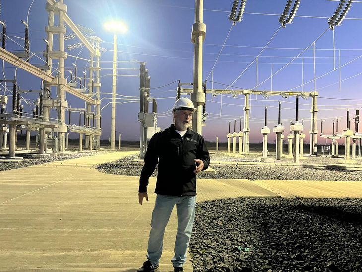 Con el premio que recibió La Pampa de CAMMESA por no tener deudas en la compra de energía, se pueden construir estaciones transformadoras para transportar la eneregía que genera el parque eólico La Banderita. 