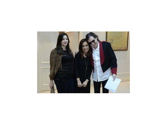 Charly viajó hasta Olivos para entregarle a la Presidente personalmente la invitación a su show en el Colón.