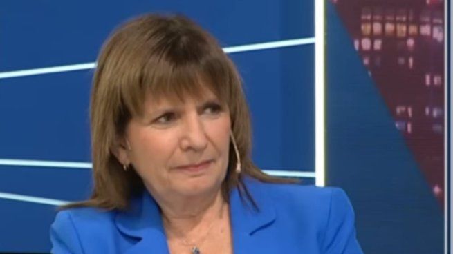 En medio de la discusión pública por el precio de la ropa, Bullrich habló del precio de un traje que lucía casualmente en una entrevista.