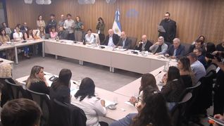 Se comenzaron a debatir los proyectos de Diputados para responder al endeudamiento en hogares. Se comenzaron a debatir los proyectos de Diputados para responder al endeudamiento en hogares.