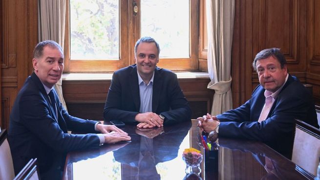 Diego Santilli y Manuel Adorni habían recibido a Alberto Weretilneck en noviembre pasado.