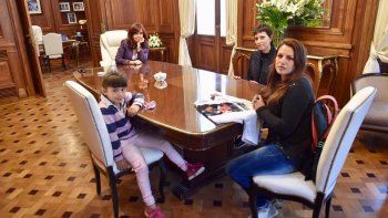 Cristina recibió a la madre de la agente policial asesinada en agosto.