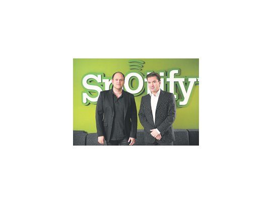 Daniel Ek y Jonathan Forster, directores de Spotify, el sitio web que disputa la supremacía a Pandora.