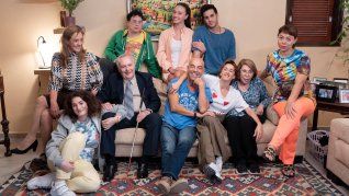 “Hola! Chau” (Hola, Ciao, Israel, 2024); Dir: Johanan Weller; Int.: Pablo Rozenberg, Danna Semo, Coral Maltz, Noah Omansky, Sandra Schonwald. “Hola! Chau” (Hola, Ciao, Israel, 2024); Dir: Johanan Weller; Int.: Pablo Rozenberg, Danna Semo, Coral Maltz, Noah Omansky, Sandra Schonwald.