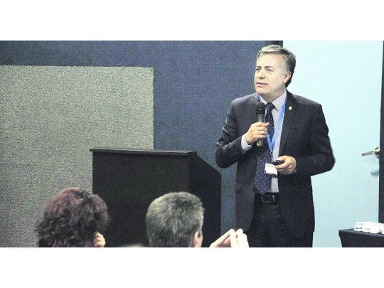 A la distancia. El gobernador radical Alfredo Cornejo siguió la instancia legislativa del Presupuesto desde Guadalajara, donde disertó en el Congreso Internacional del CLAD “Gobernanza para el desarrollo sostenible”.