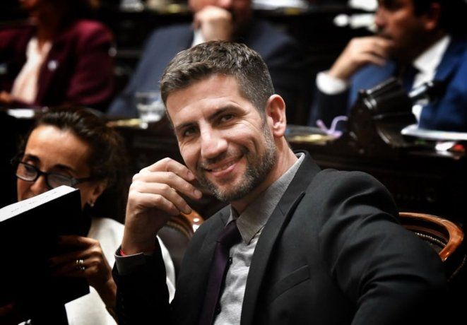 El diputado Manuel Quintaer llamó la atención con su vehículo.
