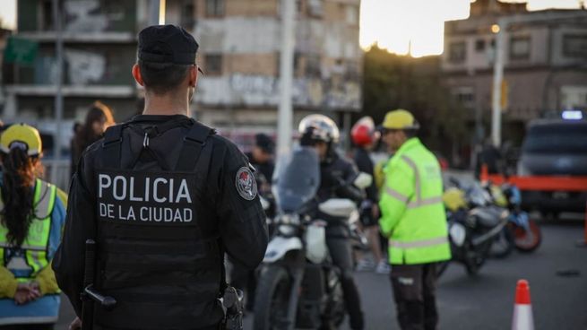 La Ciudad de Buenos Aires suma efectivos a las calles para patrullar accesos.
