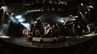 Molotov hizo delirar a sus fans locales con un show para el recuerdo. Molotov hizo delirar a sus fans locales con un show para el recuerdo.